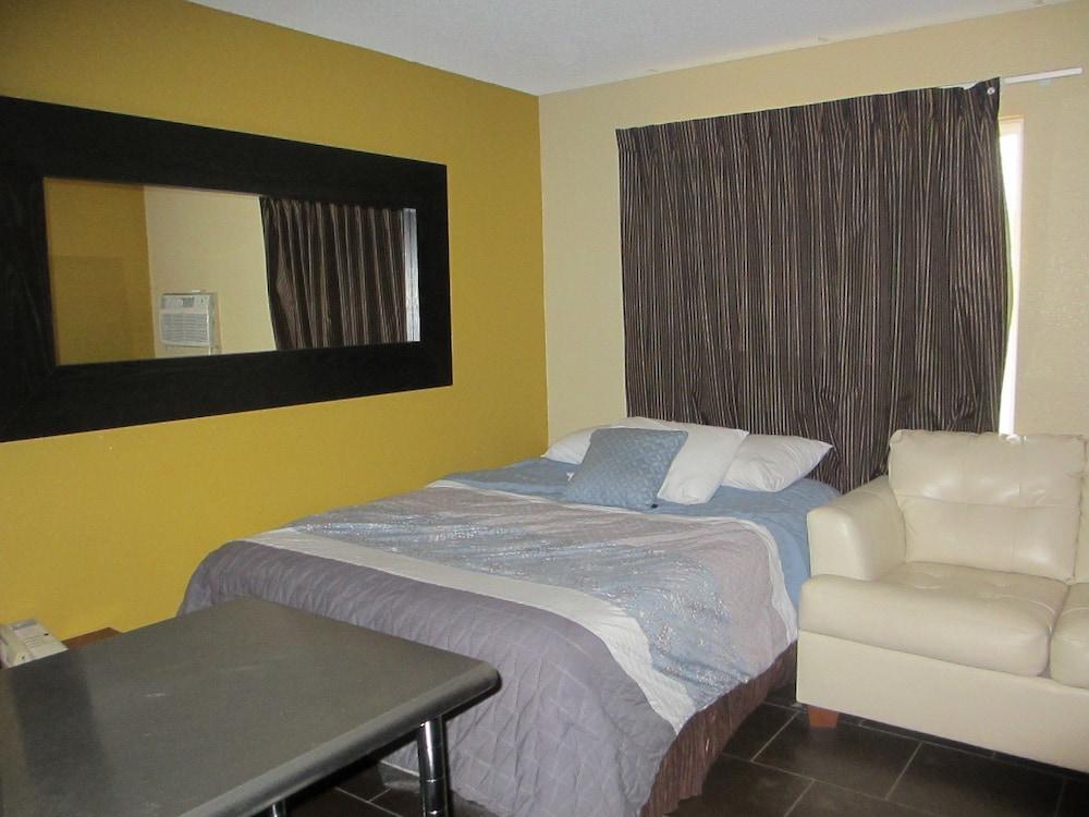 Riverside Suites photo 47