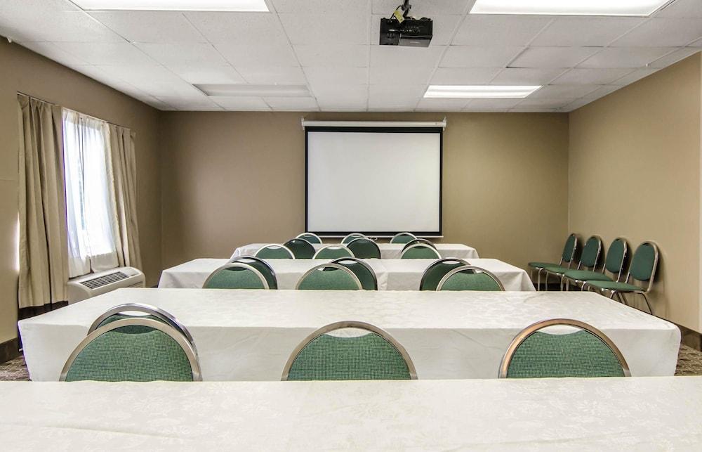 Quality Suites St. Joseph photo 17