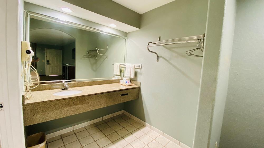 Home Place Inn & Suites photo 3