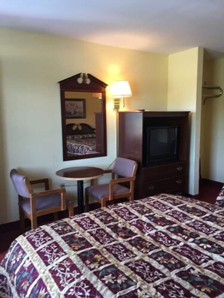 Regency Inn & Suites photo 6