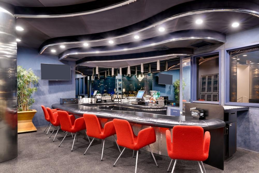 Atrium Hotel at Orange County Airport photo 2