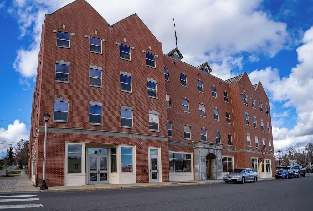 Brewster Hall photo 1