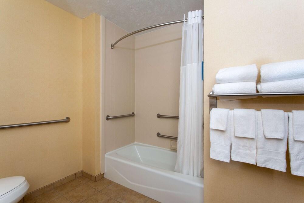 Hampton Inn Waterloo Cedar Valley photo 63
