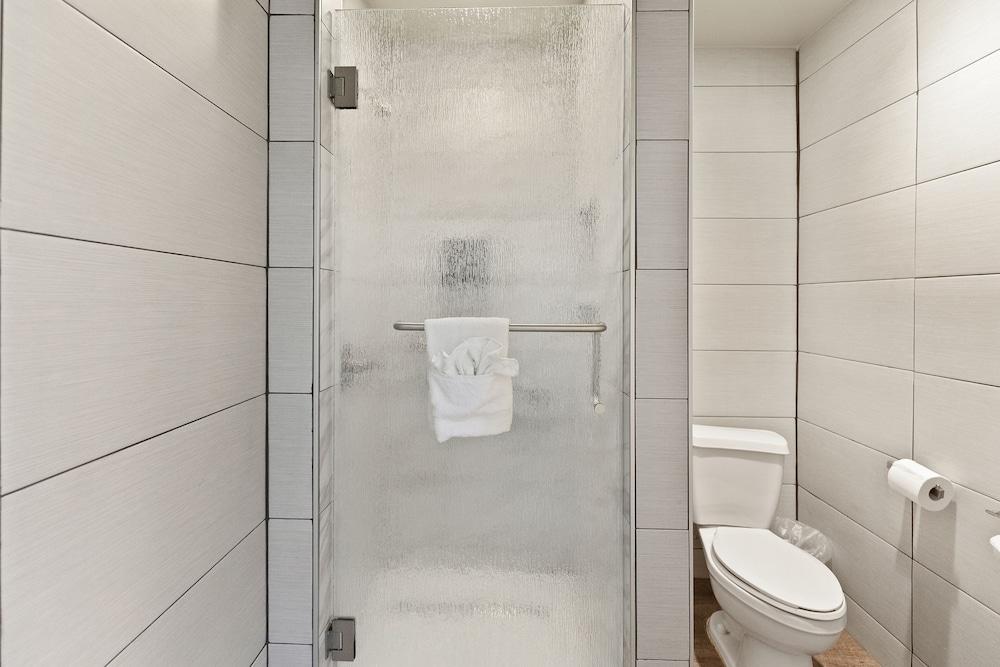 Le Blanc Inn & Suites photo 88