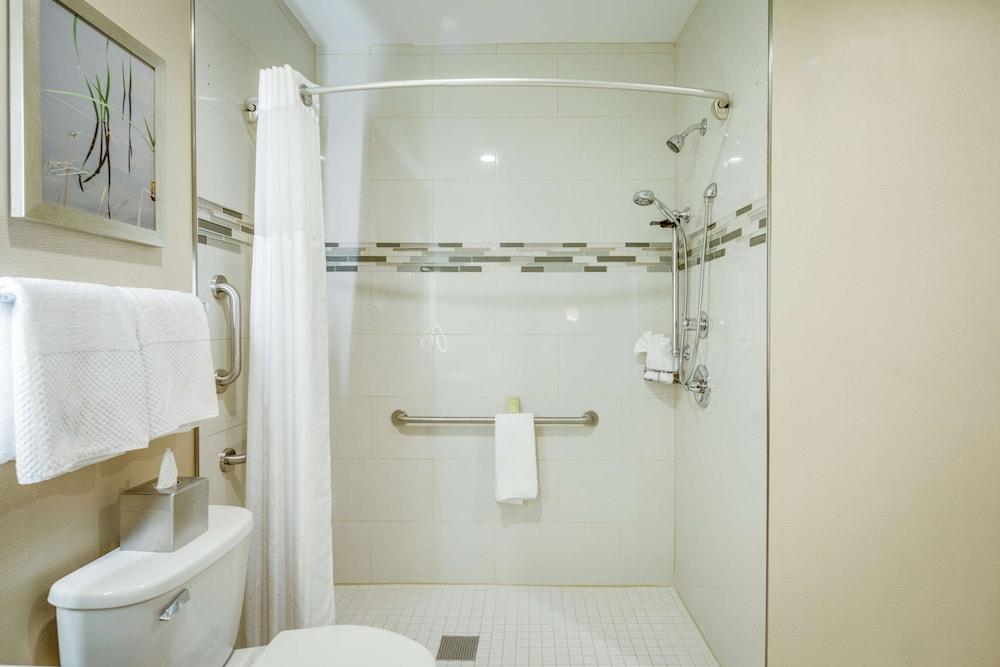 DoubleTree by Hilton Huntington photo 27