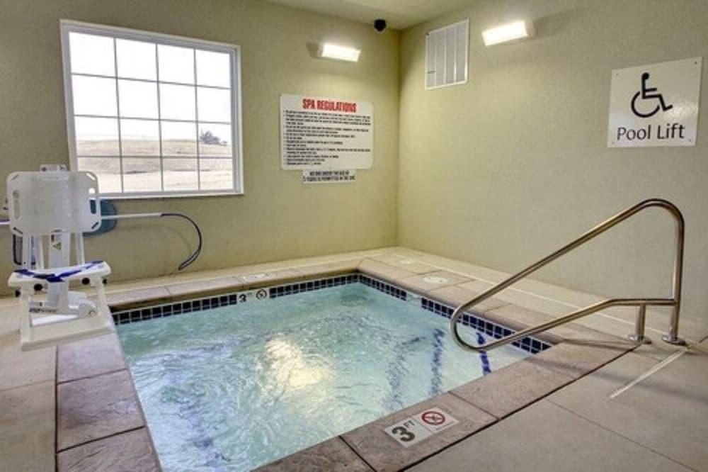 Stanton Inn & Suites photo 7