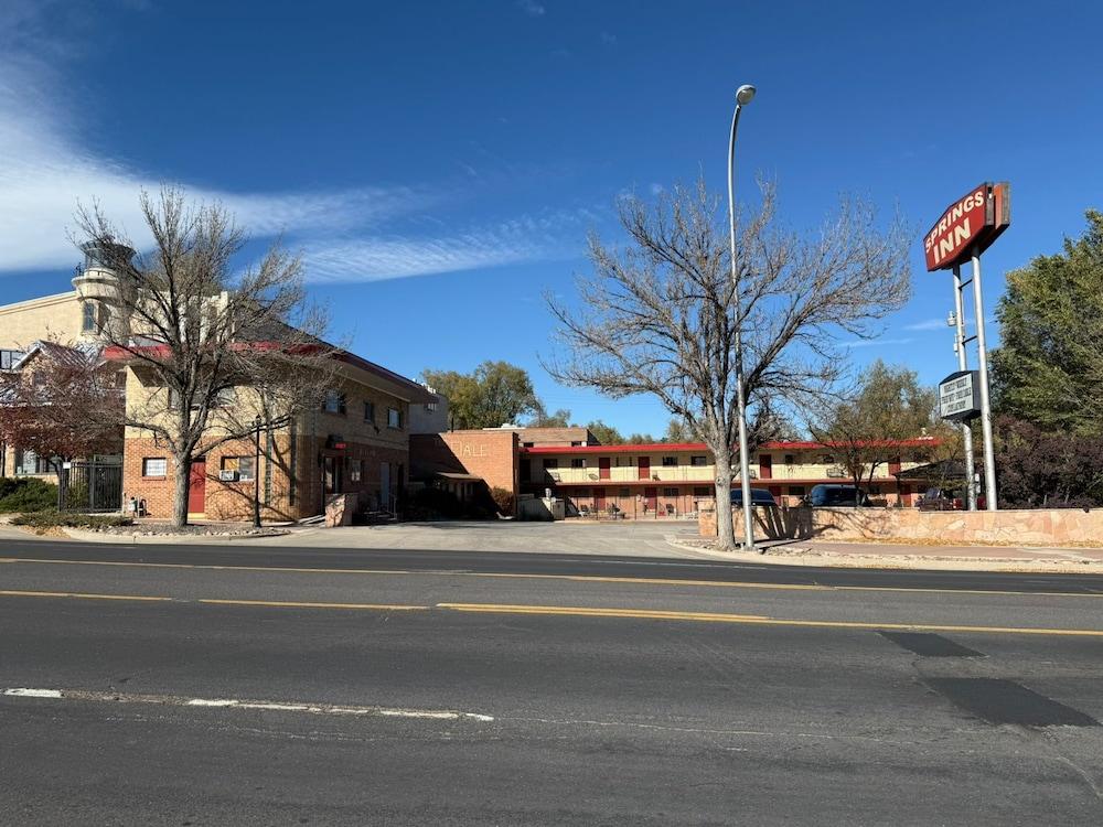 Springs Inn by Capital O I 25 photo 7