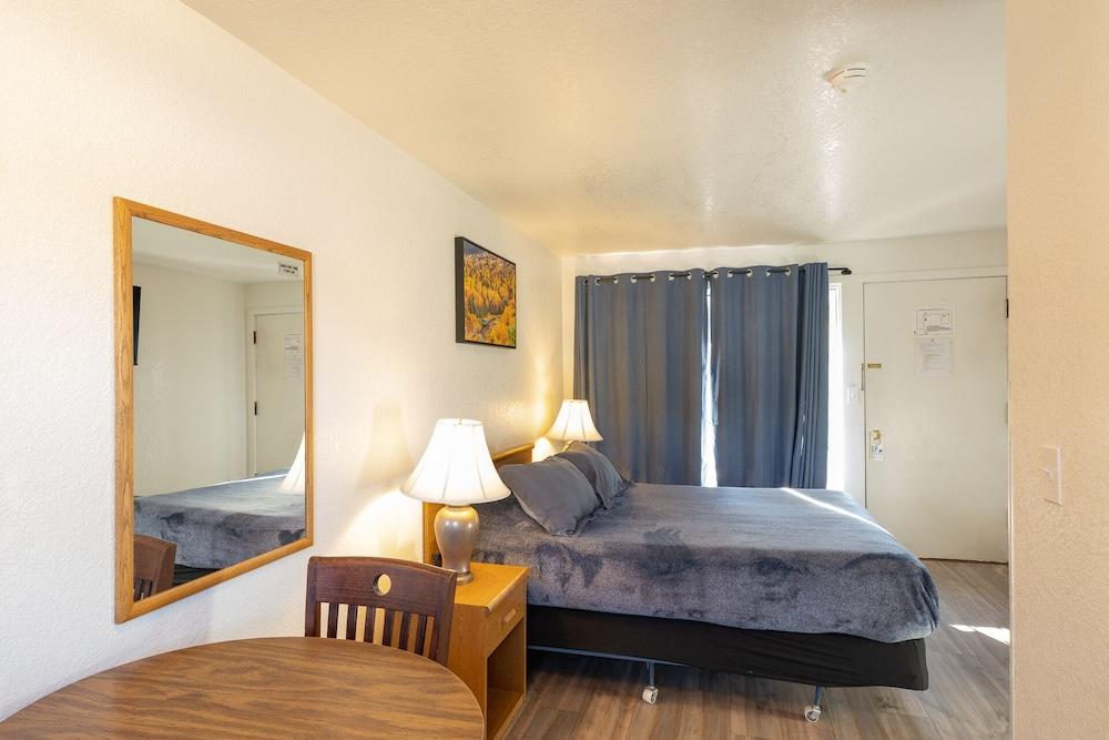 Siesta Motel photo 11