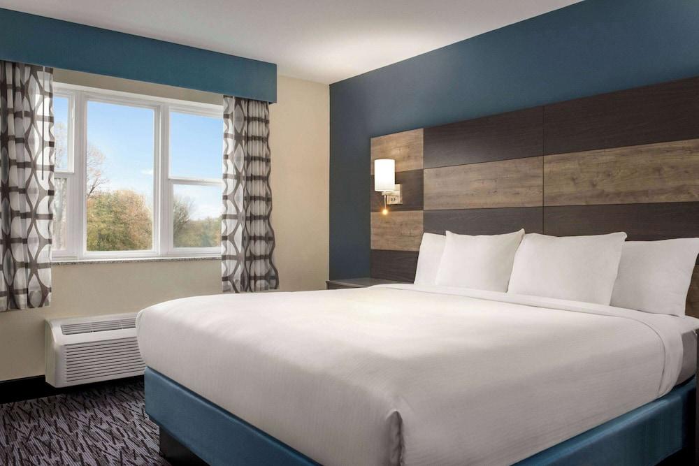 AmericInn by Wyndham Dodgeville photo 12
