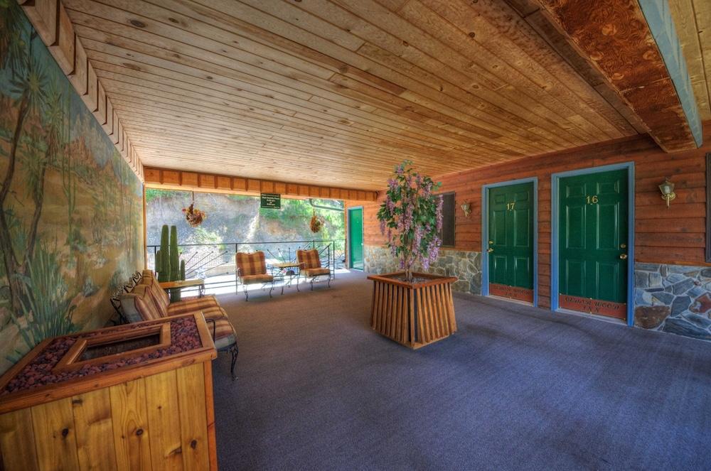 Cedar Wood Inn photo 3