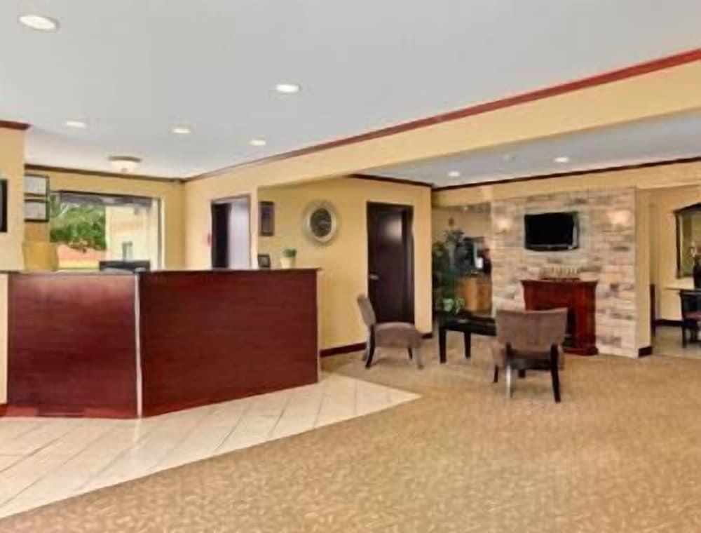 Travelodge by Wyndham Lima OH photo 12