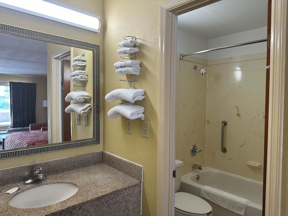 Royal Inn photo 29