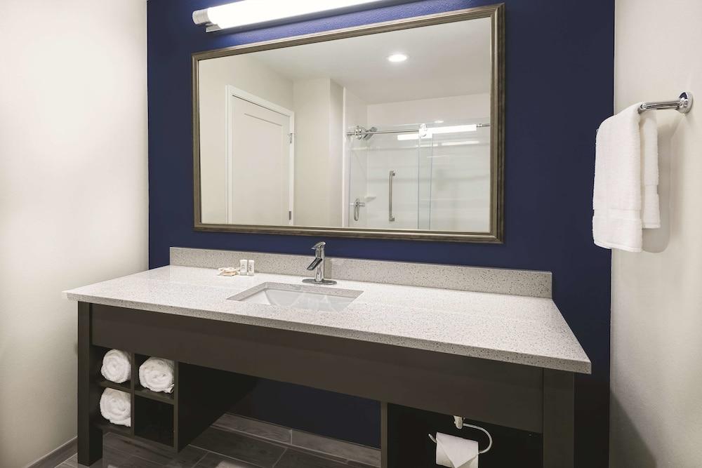 La Quinta Inn & Suites by Wyndham Odessa N. - Sienna Tower photo 36