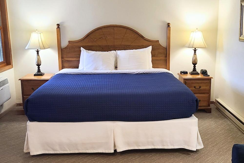 Bridgeport Waterfront Resort photo 30