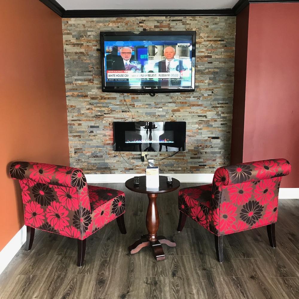 Milan Inn & Suites photo 2