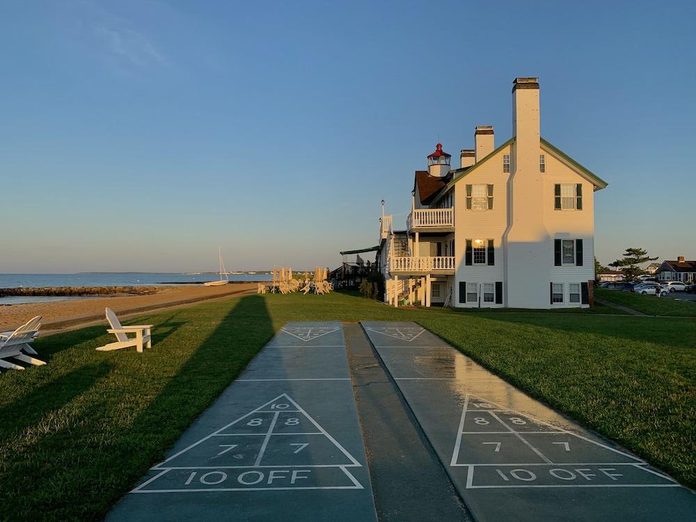 Lighthouse Inn photo 80