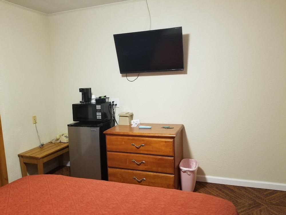 Frontier Motel photo 6