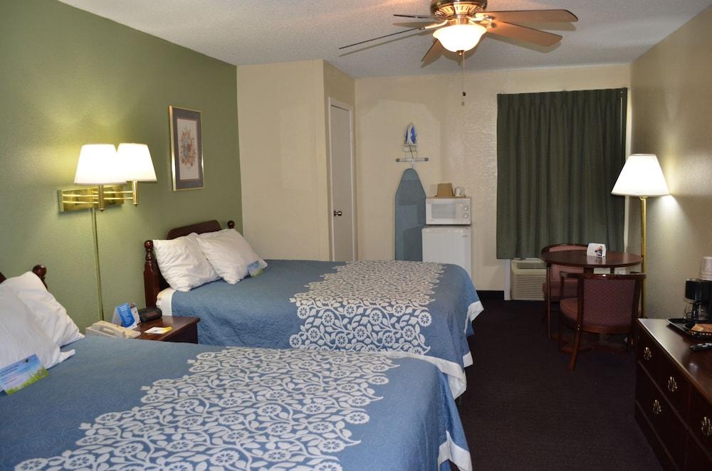 Days Inn by Wyndham Southern Hills/ORU photo 18