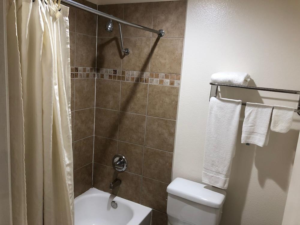 Orange Tustin Inn photo 16