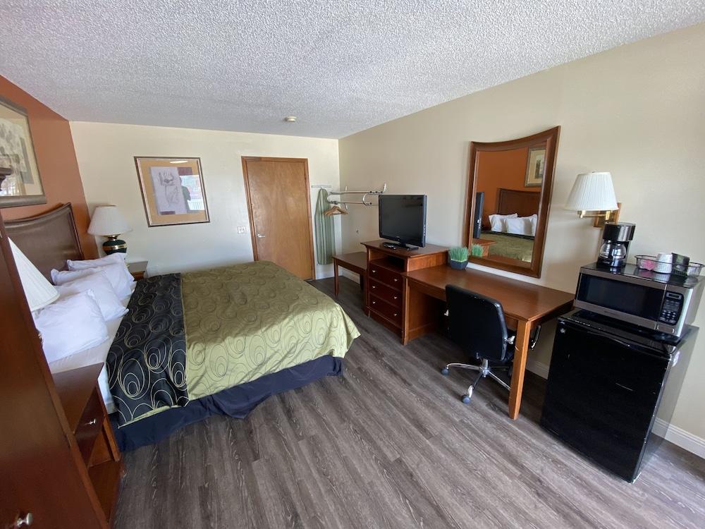 Rodeway Inn photo 21