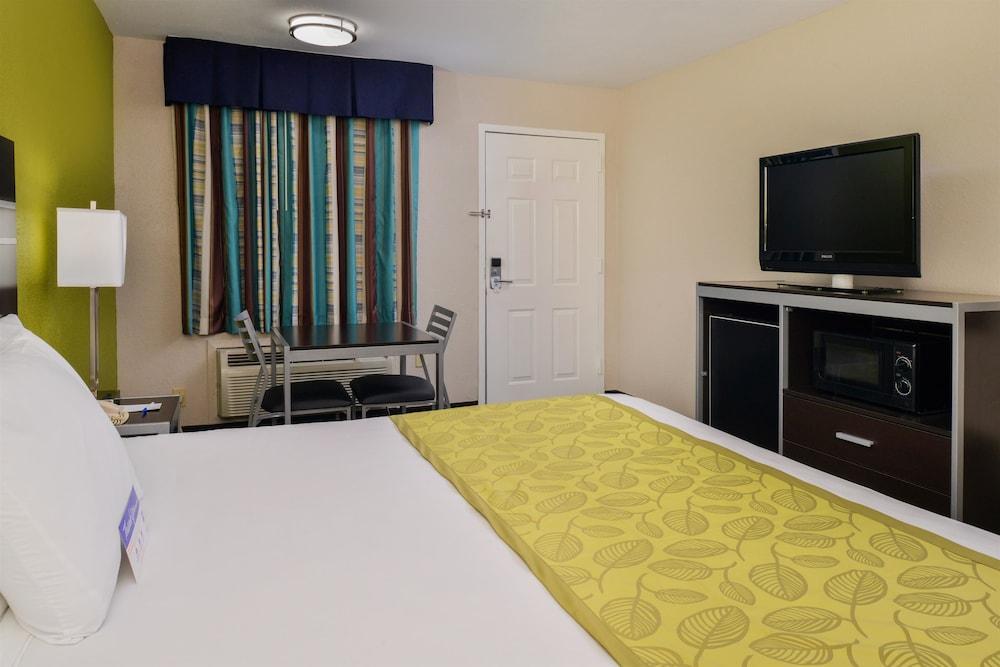 Americas Best Value Inn Pasadena Houston photo 9