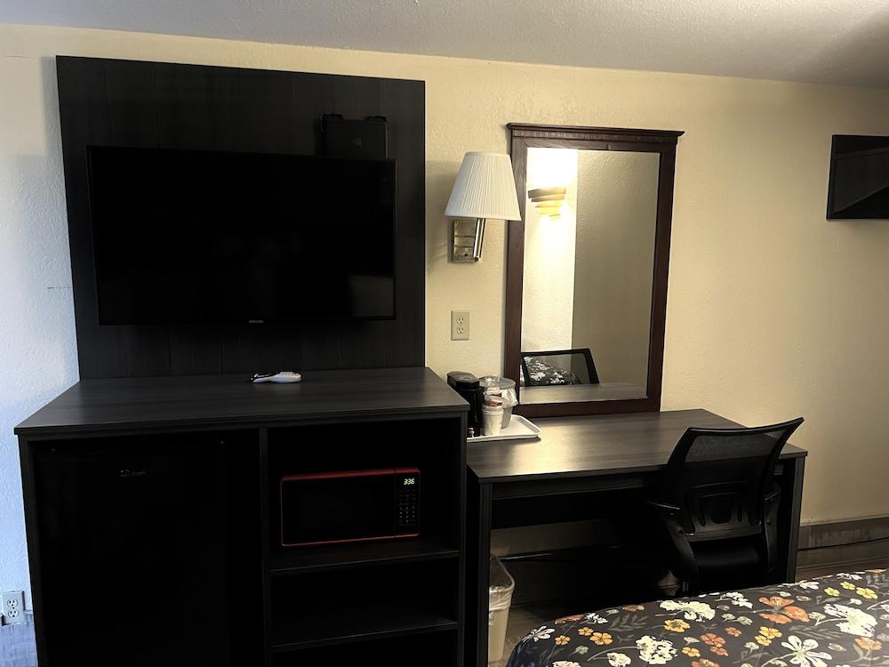 Budget Inn - Ft Myers photo 17