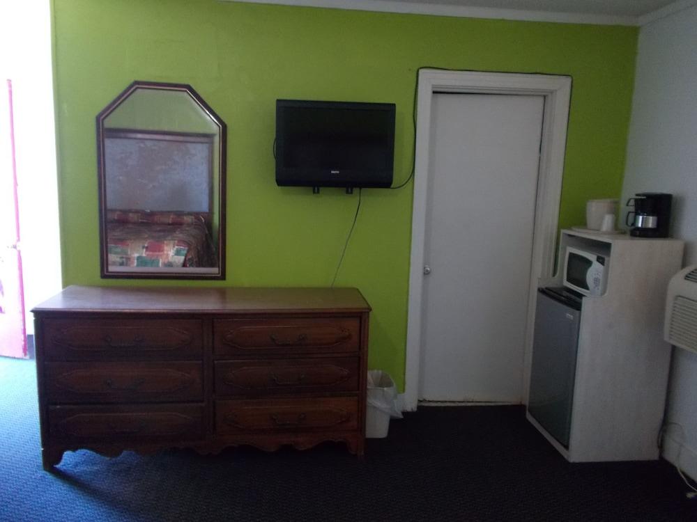Hillside Motel photo 50
