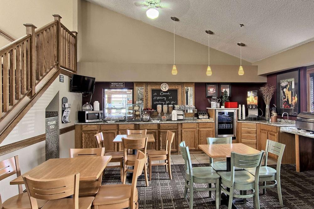 Blossom Hotel & Suites Traverse City photo 15