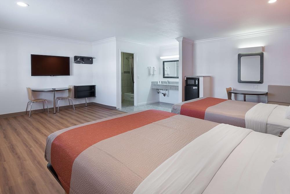Motel 6 Lomita, CA photo 12