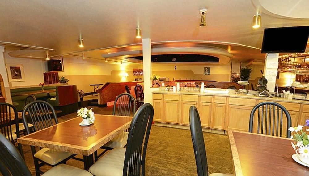 Howard Johnson by Wyndham Benton Harbor/St. Joseph photo 8