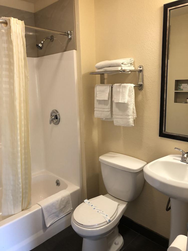 Lamplighter Motel photo 19