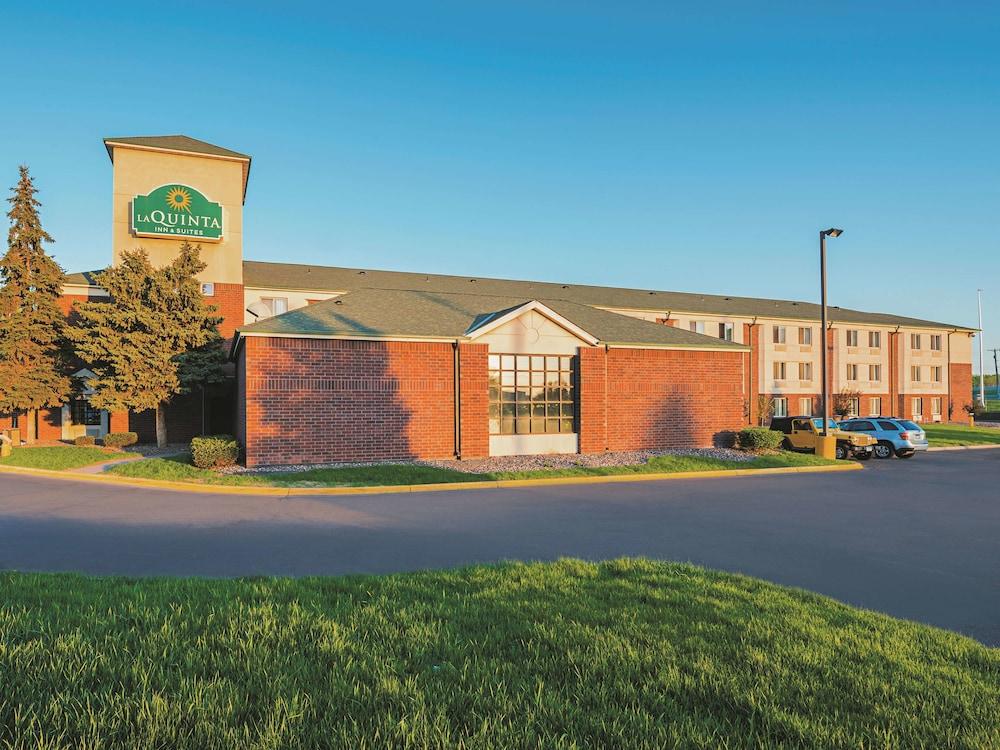 La Quinta Inn & Suites by Wyndham Minneapolis Northwest — hotel in Brooklyn Park