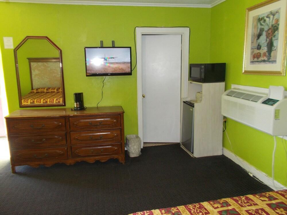Hillside Motel photo 14