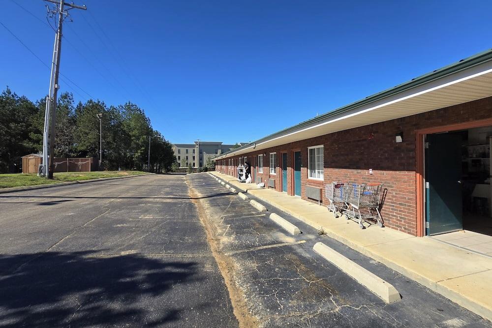 Deerfield Inn McComb I-55 photo 29