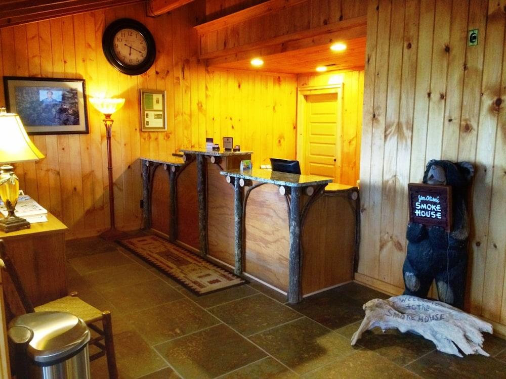 The Smokehouse Lodge and Cabins photo 2