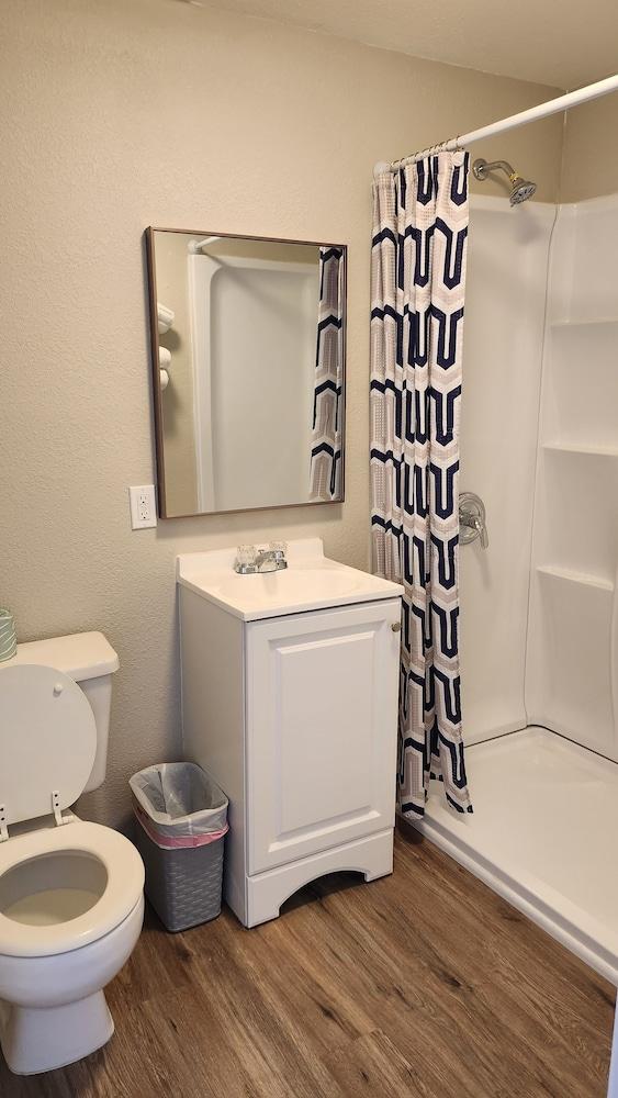 Golden Arrow Motel photo 31