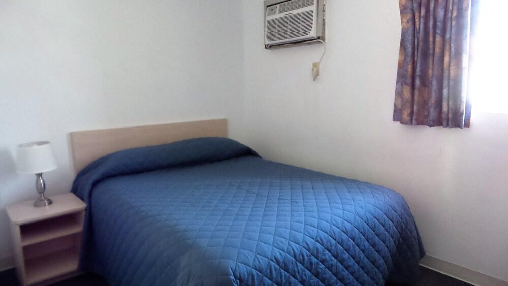 Golden Rail Motel photo 27