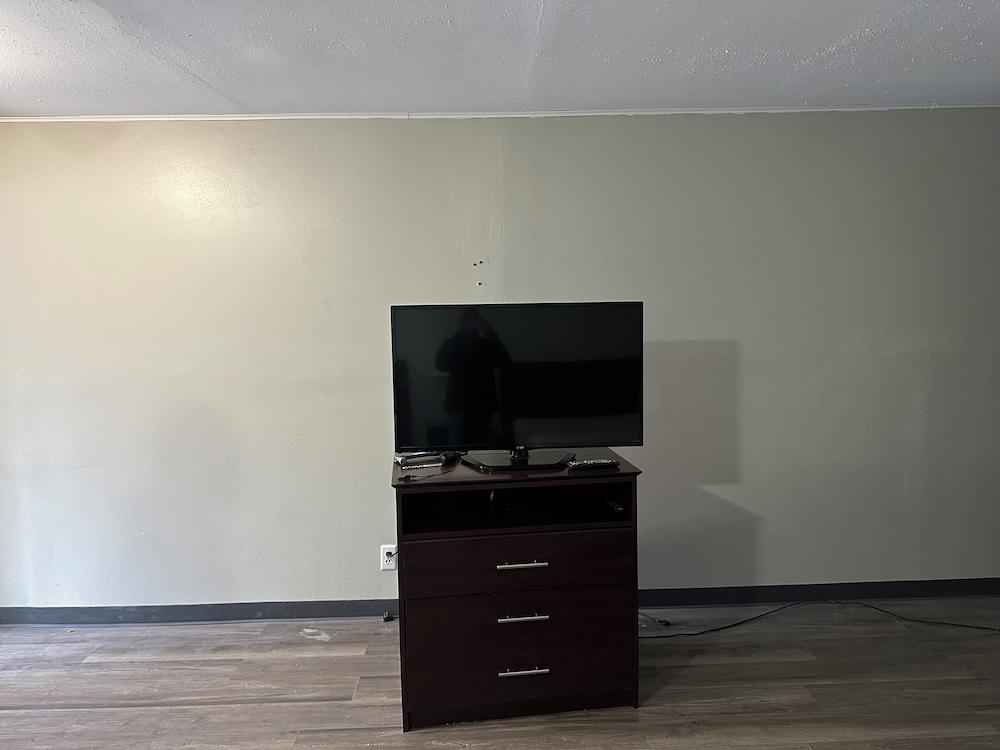 SILVER BELL MOTEL — hotel in Hartford