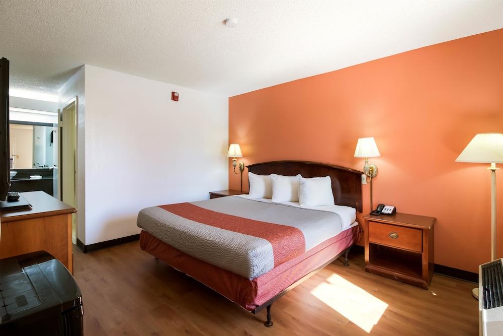 Econo Lodge photo 32