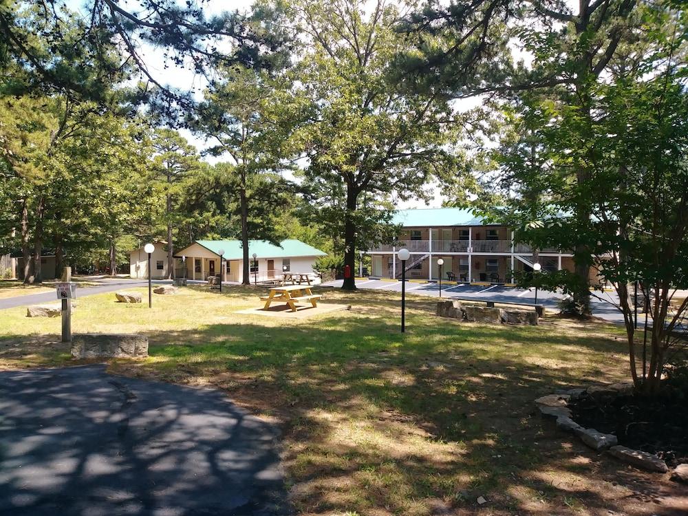 Travelers Inn photo 13