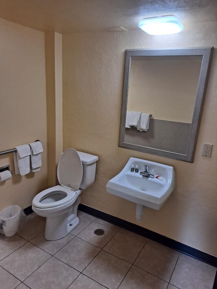 Days Inn by Wyndham Gainesville University photo 7