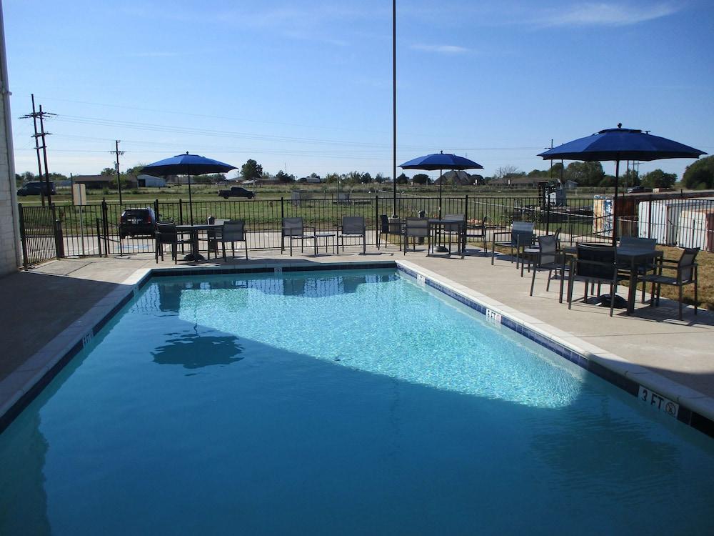 Merica Inn & Suites photo 16