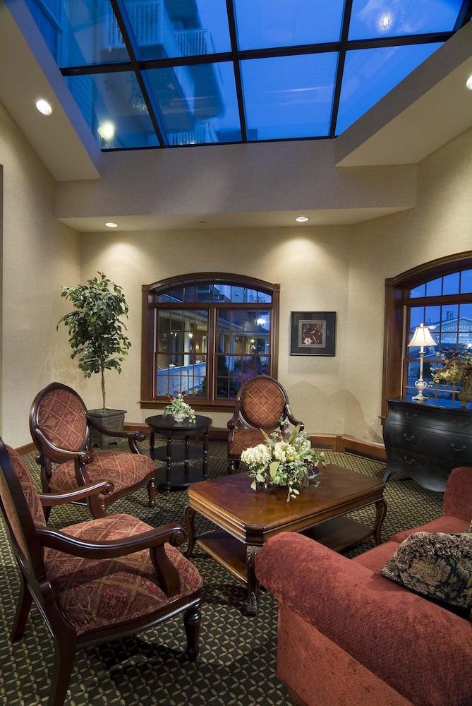 Carlisle Inn Sugarcreek photo 26
