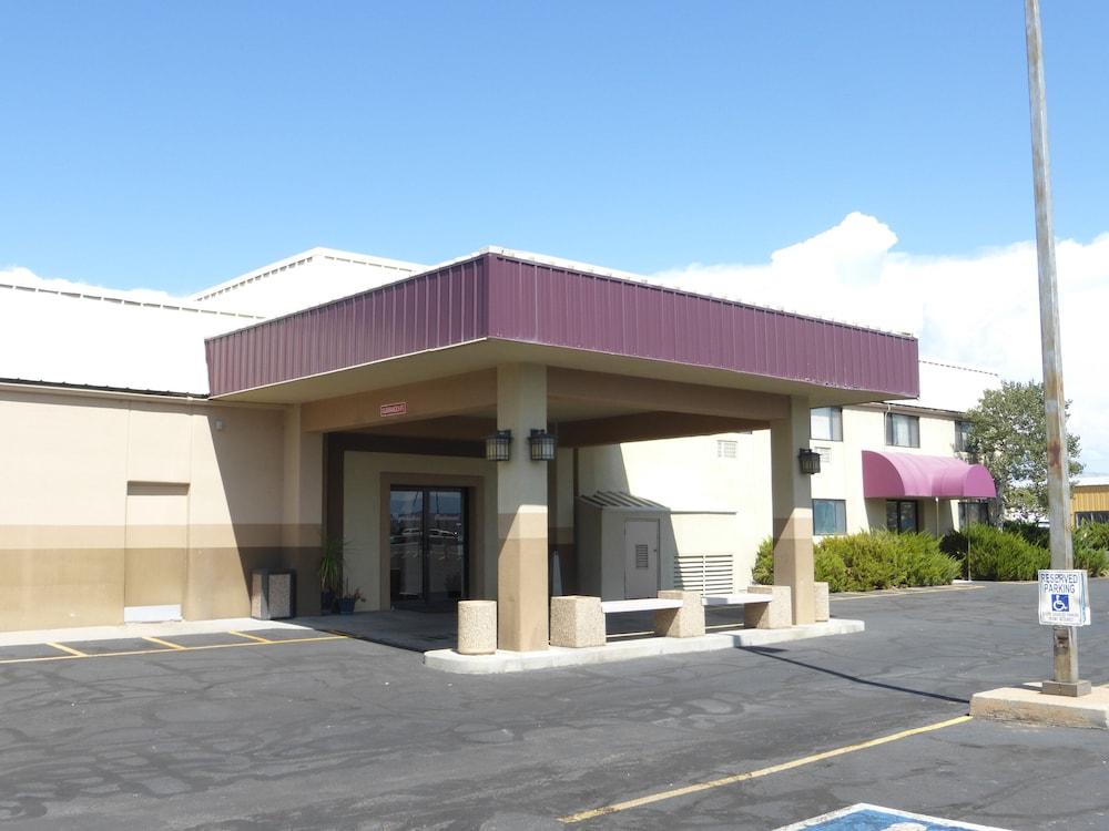 Red Roof Inn Grand Junction photo 18