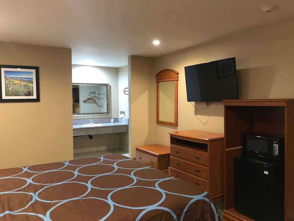 Orange Tustin Inn photo 4