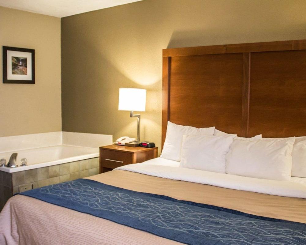 Quality Inn Akron South photo 11