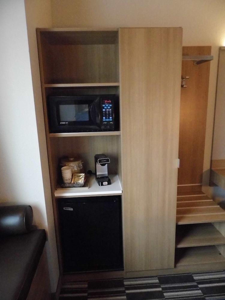Microtel by Wyndham Vernal / Naples photo 21