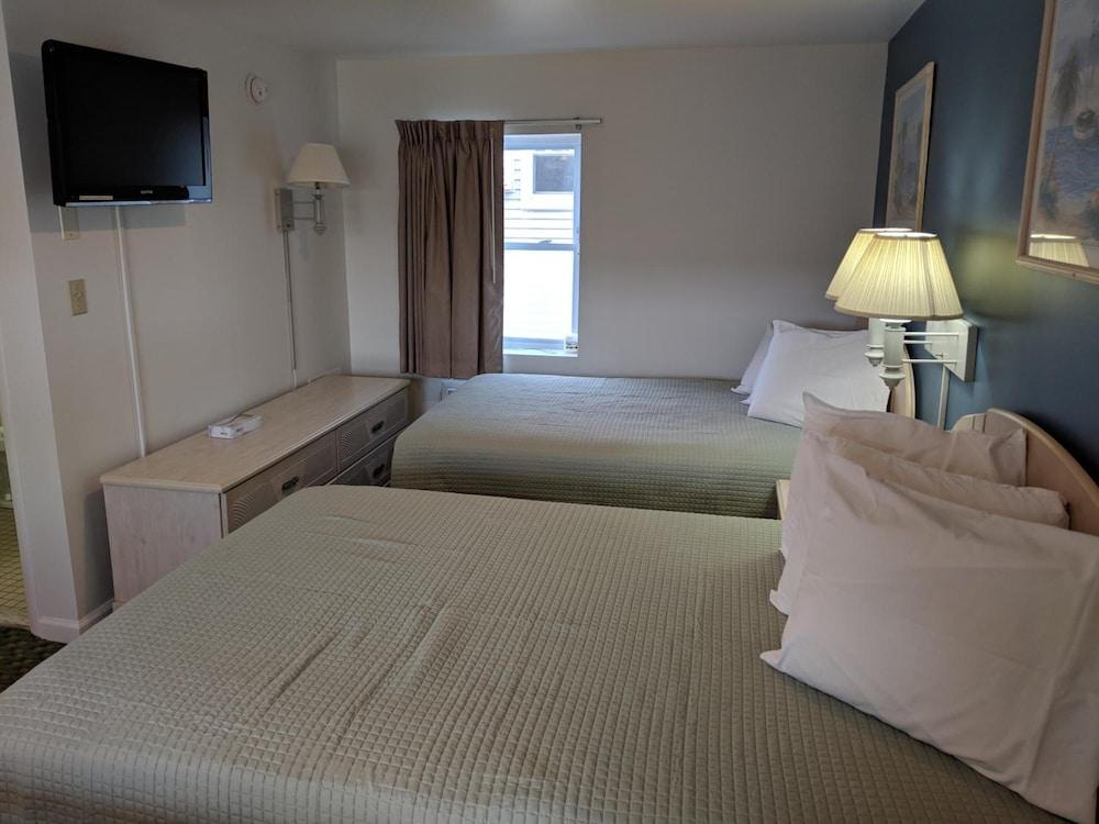 Crystal Sands Motel photo 9