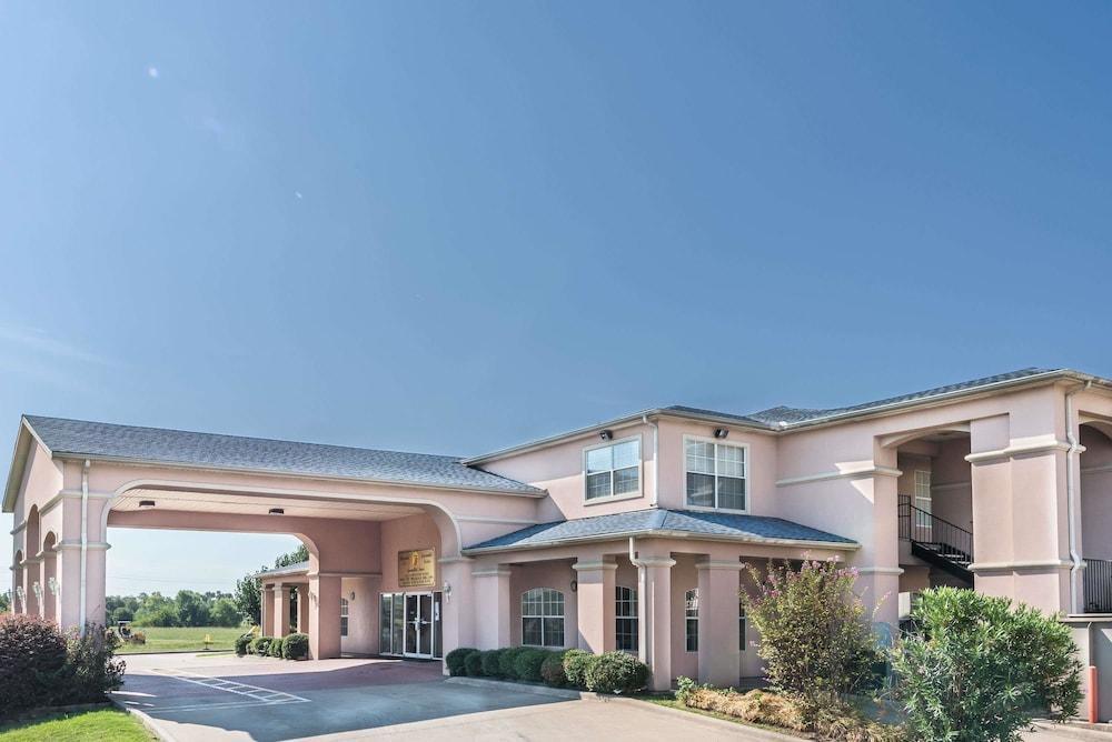 Super 8 by Wyndham Greenville — hotel in Greenville