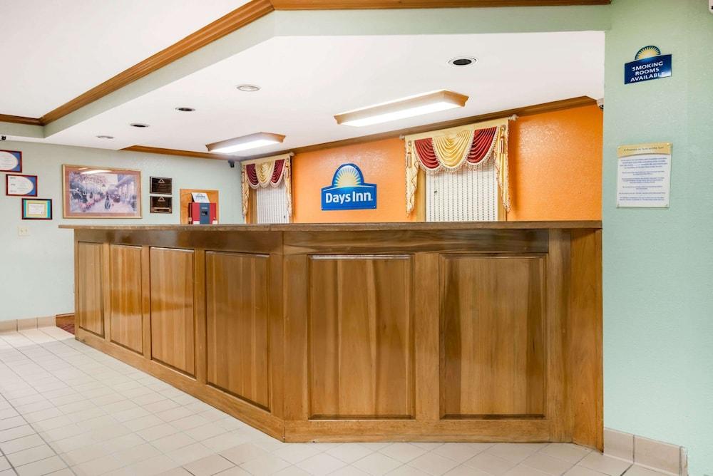 Days Inn by Wyndham Amherst photo 2